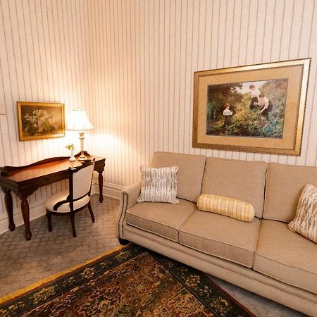 Captain Henderson House Hotel Аркаделфия Екстериор снимка