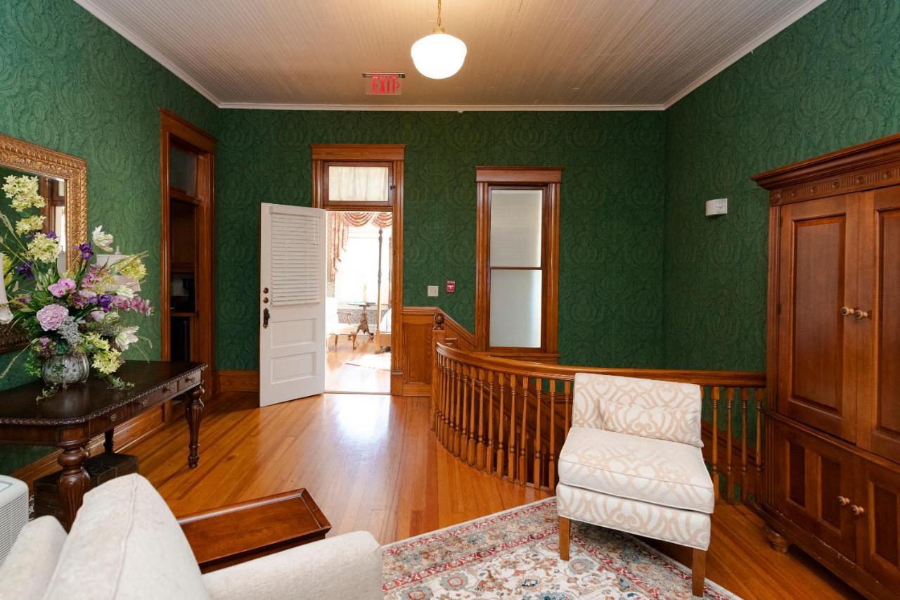 Captain Henderson House Hotel Аркаделфия Екстериор снимка