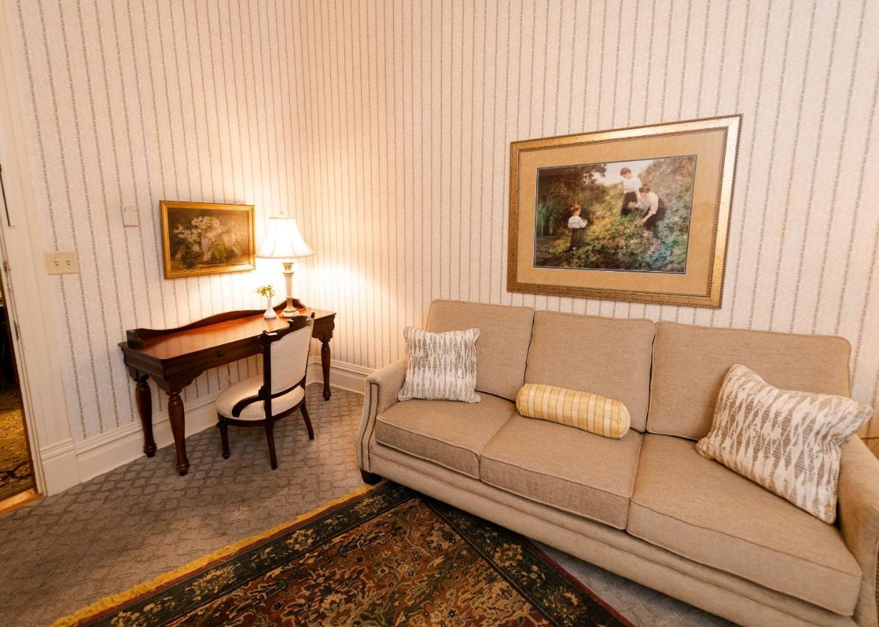 Captain Henderson House Hotel Аркаделфия Екстериор снимка
