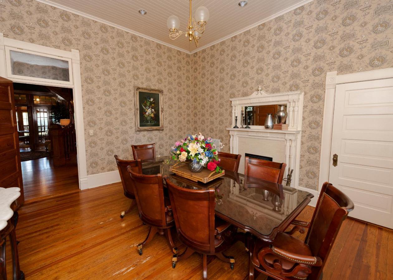 Captain Henderson House Hotel Аркаделфия Екстериор снимка