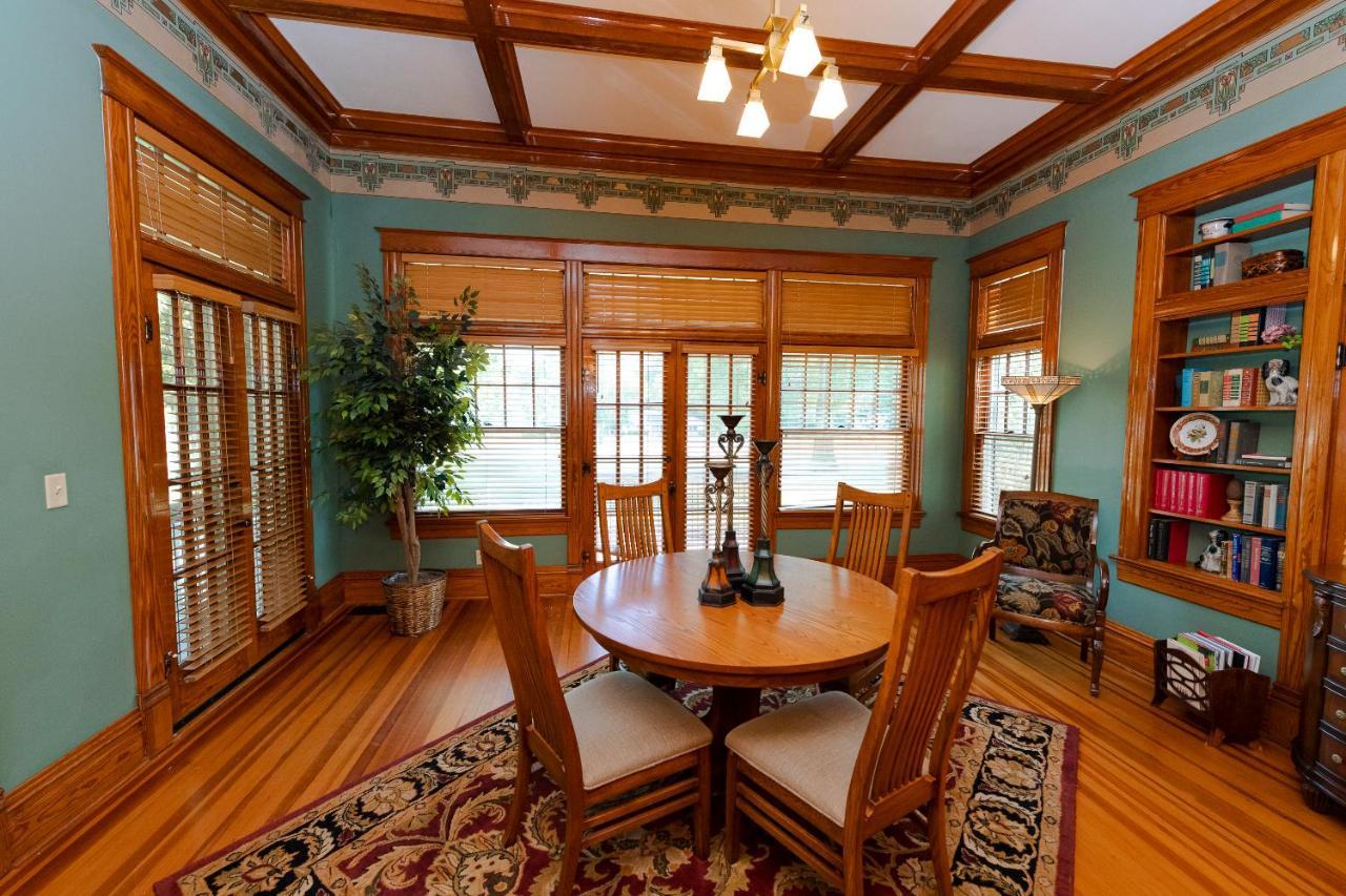 Captain Henderson House Hotel Аркаделфия Екстериор снимка
