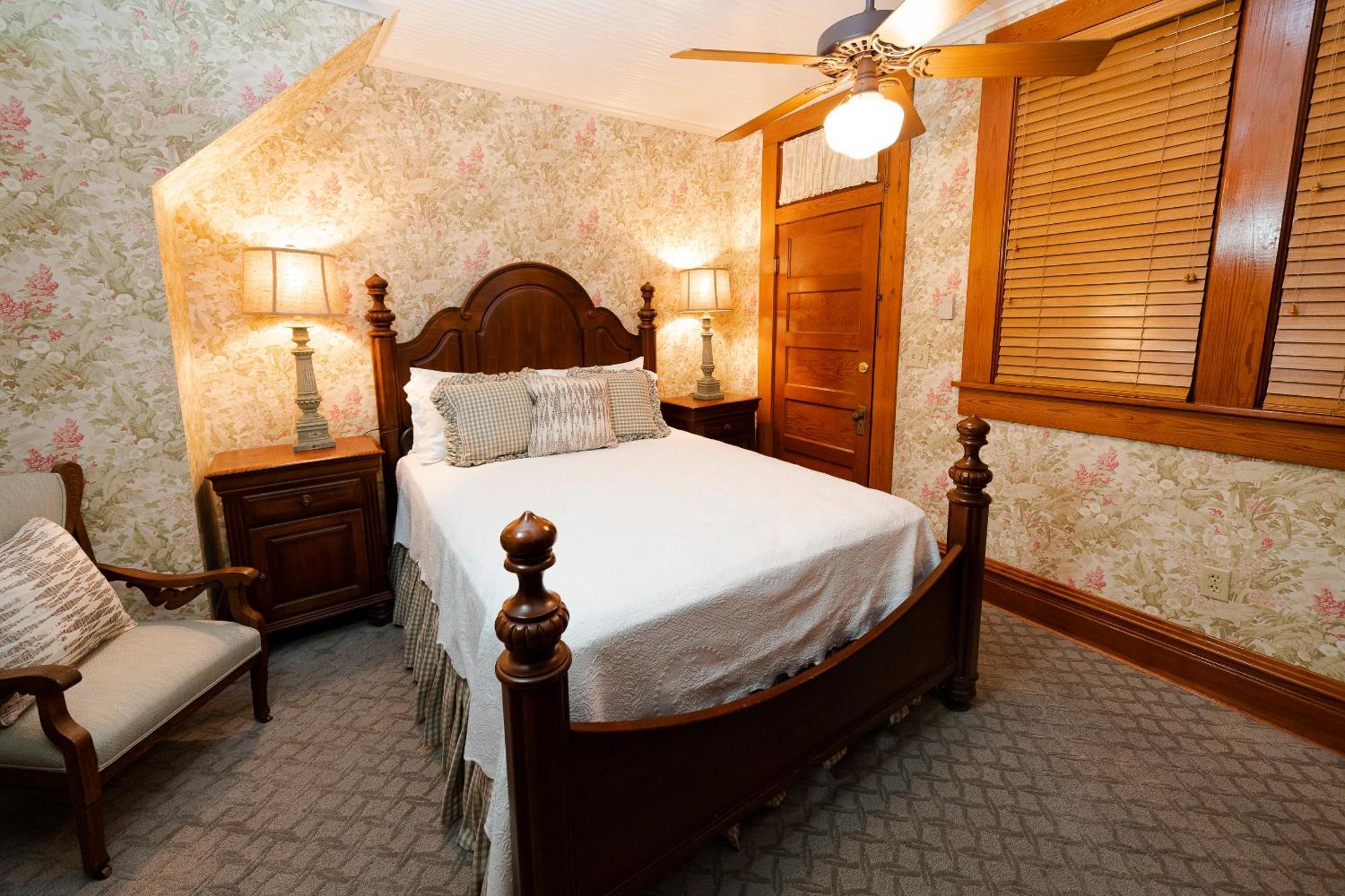 Captain Henderson House Hotel Аркаделфия Стая снимка