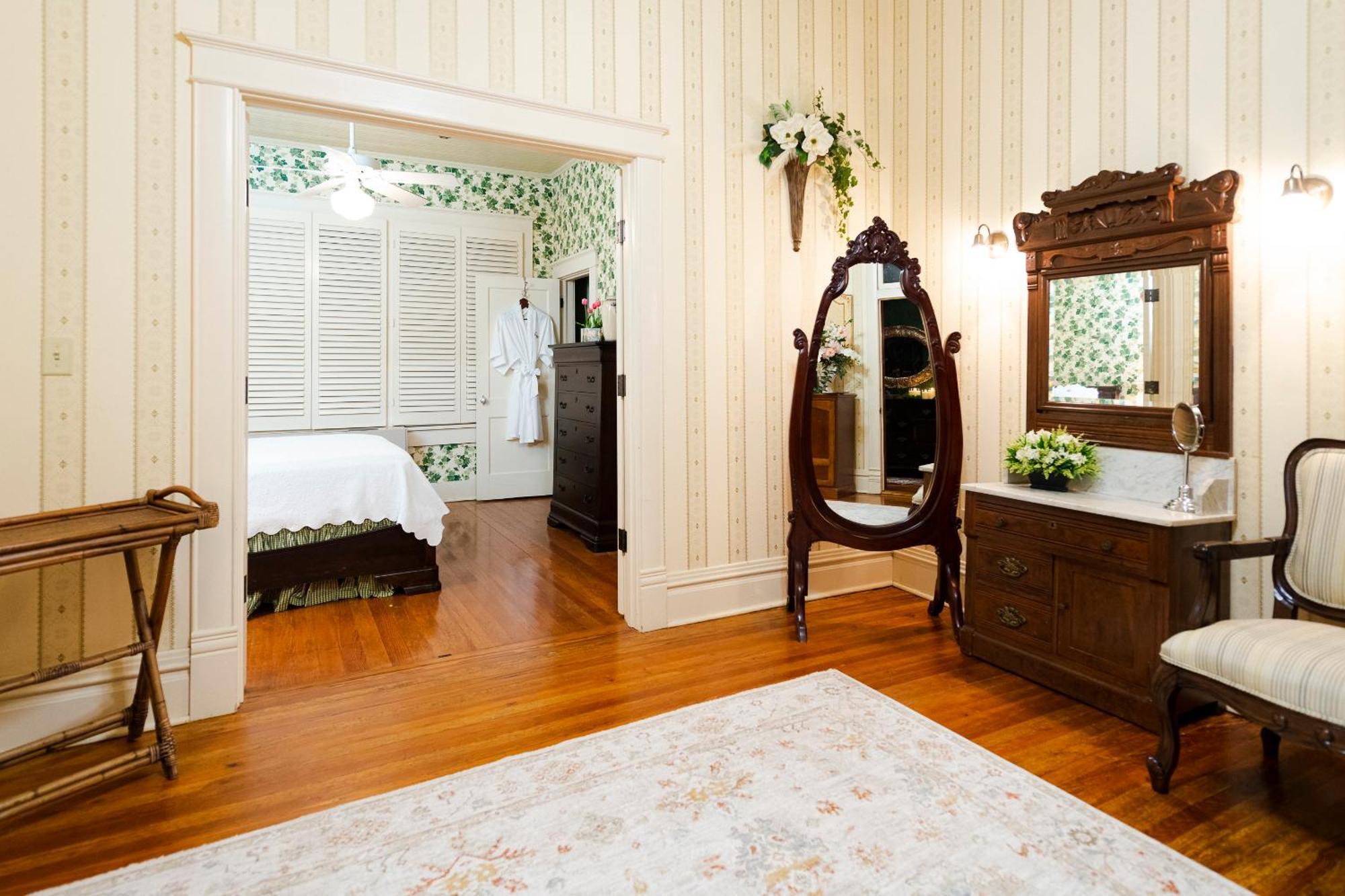 Captain Henderson House Hotel Аркаделфия Стая снимка