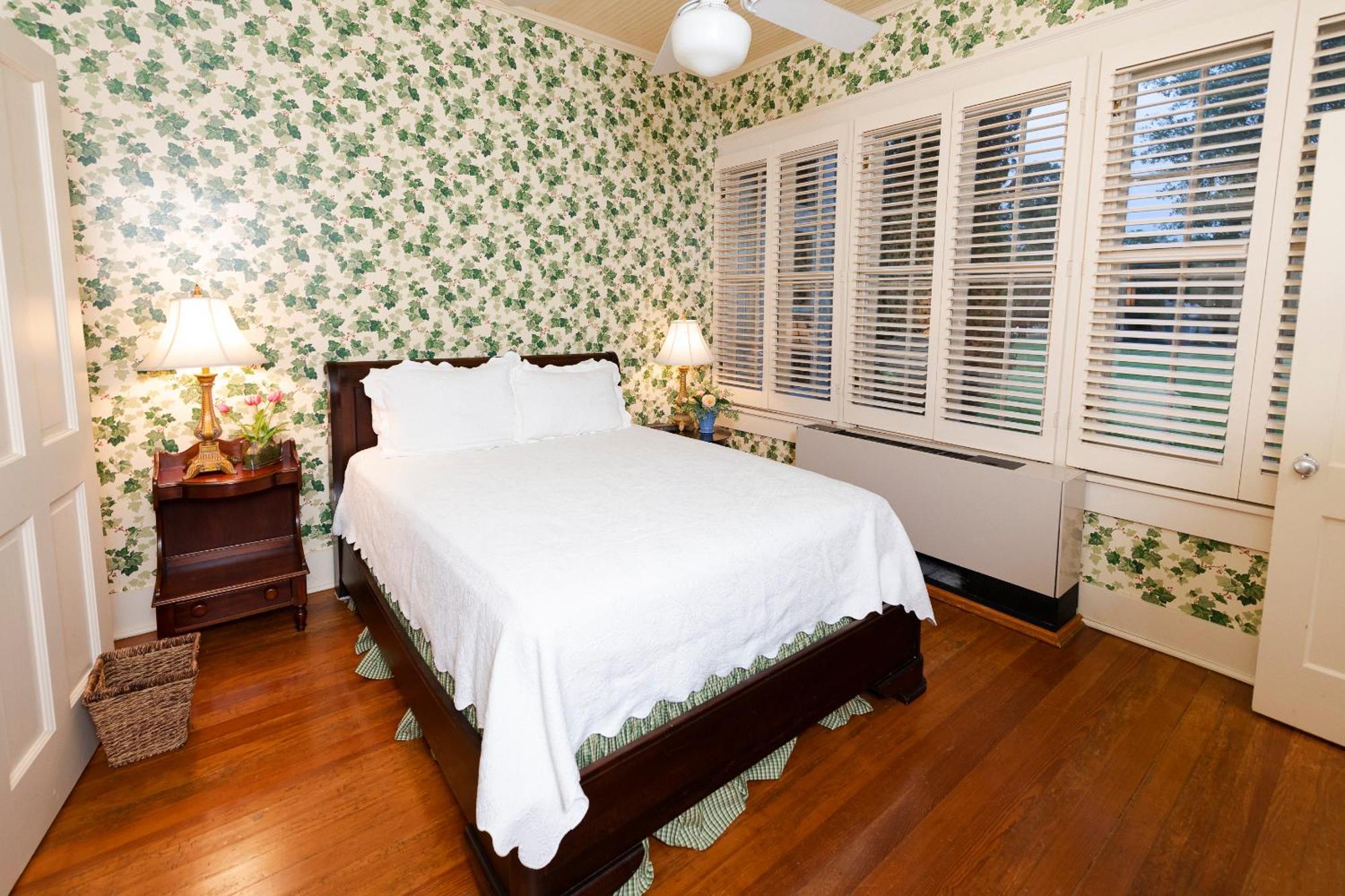 Captain Henderson House Hotel Аркаделфия Стая снимка